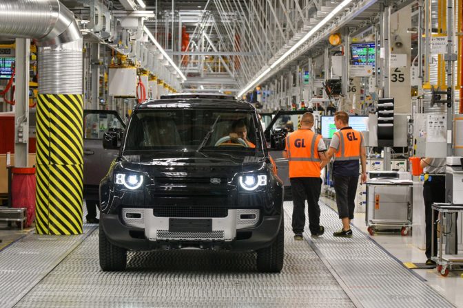 PRIEMYSEL: Automobilový závod Jaguar Land Rover